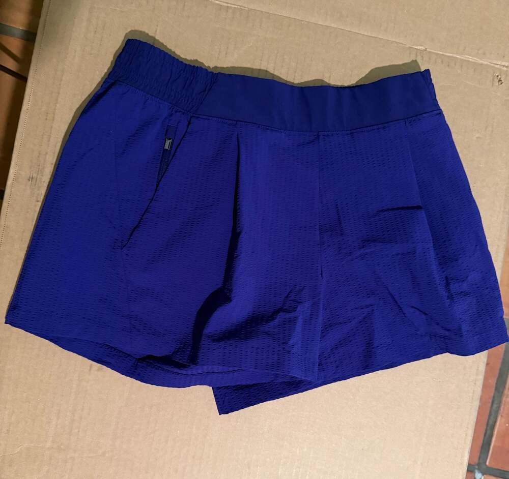 Athleta Textured Brooklyn Shorts Size 6
